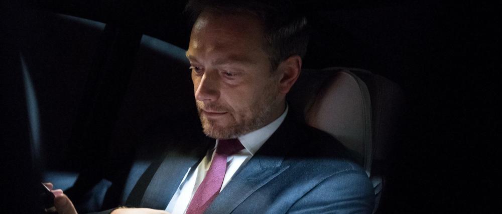 FDP-Chef Christian Lindner nach seinem Statement zum Scheitern der Jamaika-Sondierungen in seinem Auto.