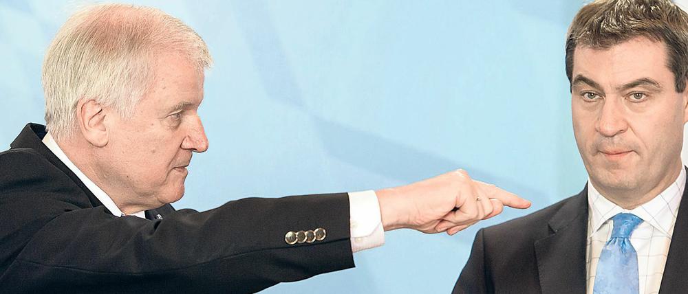 Regierungschef mit Kronprinz. Horst Seehofer würde Finanzminister Markus Söder (rechts) gerne als Nachfolger verhindern. 