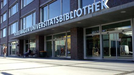 Die Volkswagen Universitätsbibliothek bei ihrer Eröffnung 2005.