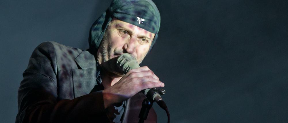 Der Sänger der slowenischen Musikgruppe Laibach, Milan Fras.
