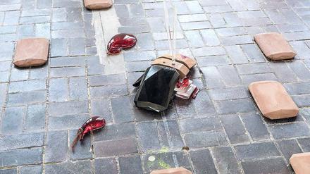 Von Pfeilen durchbohrt. Lucy Skaers Installation „La Chasse“, 2017, im Obergeschoss der Kunst-Werke in der Auguststraße.