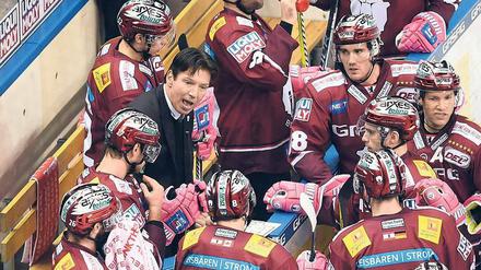 Genau so und nicht anders. Trainer Uwe Krupp kann derzeit in Ruhe mit seiner Mannschaft arbeiten.