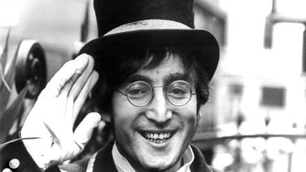 John Lennon mit Brille.
