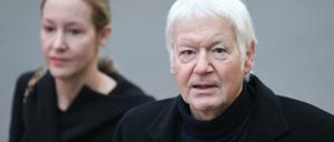 Anton Schlecker und seine Tochter Meike auf dem Weg zum Landgericht in Stuttgart.