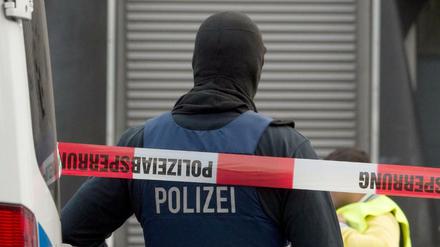 Polizeibeamte beim Einsatz.