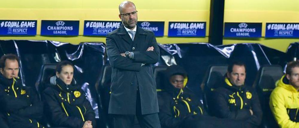 Wegschauen hilft auch nicht. Peter Bosz muss den BVB irgendwie zurück auf Kurs bekommen.