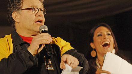Al Franken und Leeann Tweeden bei einem gemeinsamen Auftritt 2006. 
