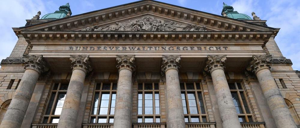 Blick auf den Eingang zum Bundesverwaltungsgericht in Leipzig.