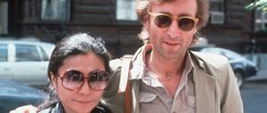 John Lennon und Yoko Ono 1980 in New York. Ono hatte den Diebstahl der Gegenstände vor mehr als 10 Jahren angezeigt.