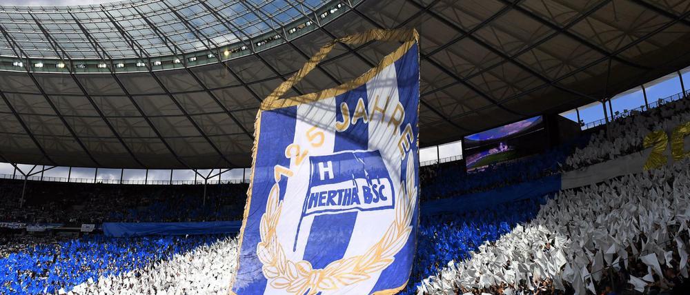 Derzeit machen die Fans noch im Olympiastadion Stimmung.
