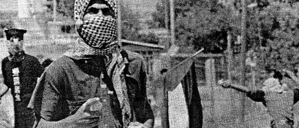 Die Steinwürfe jugendlicher Steinewerfer gegen israelische Sicherheitskräfte im Gaza-Streifen oder im Westjordanland sind zum Symbol der Intifada geworden. 