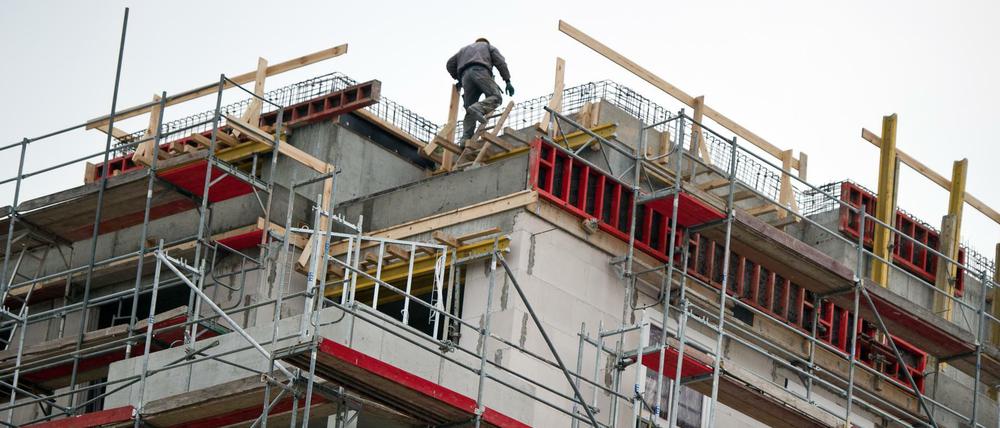 Wohnungsbewilligungen gehen zurück, obwohl der Bedarf steigt.