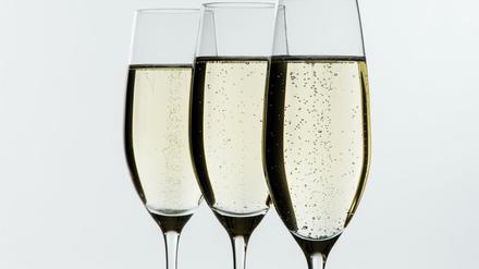 Prost: Vor allem an Weihnachten und Silvester wird jede Menge Sekt gekauft.
