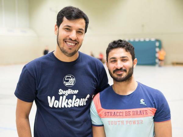 Sie haben ihre Trainerausbildung erfolgreich beendet: Abbas Al Shafeay (links) und Omar Hamzah haben eine C-Lizenz Breitensport.