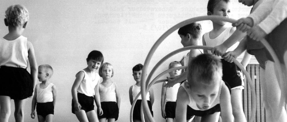 Einreihen und durch. Das DDR-Sportsystem schleuste tausende Kinder durch einen unerbittliches Trainings- und Dopingregime.