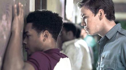 Der Polizist Krauss (Will Poulter) zwingt die Gäste des Algiers Motels (hier Jacob Latimore) zu einem "Todesspiel".