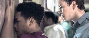 Der Polizist Krauss (Will Poulter) zwingt die Gäste des Algiers Motels (hier Jacob Latimore) zu einem "Todesspiel".