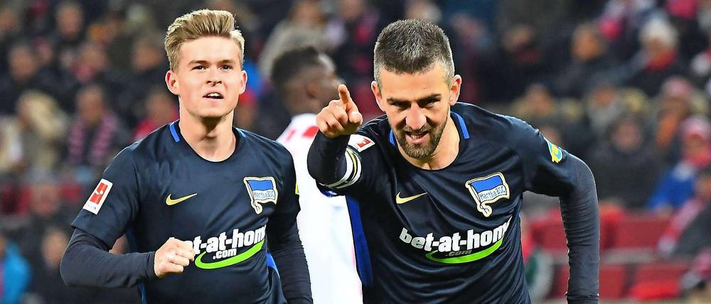 Auf nach vorn. Torschütze Vedad Ibisevic (rechts) jubelt nach seinen Treffern gegen Köln.