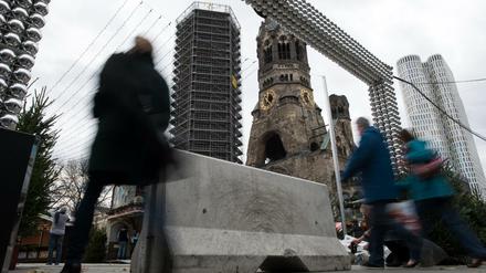 Schutz vor Terror: Schwere Betonsperren an den Eingängen zum Weihnachtsmarkt am Breitscheidplatz