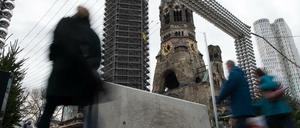 Schutz vor Terror: Schwere Betonsperren an den Eingängen zum Weihnachtsmarkt am Breitscheidplatz
