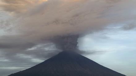 Kurz vor dem Ausbruch? Der Vulkan Mount Agung auf Bali