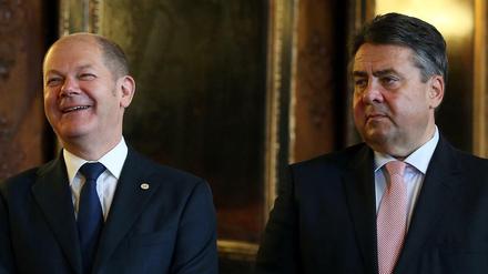 Olaf Scholz (links) die Finanzen, Sigmar Gabriel die Verteidigung? In einer GroKo würden sich einige Minister aufdrängen.