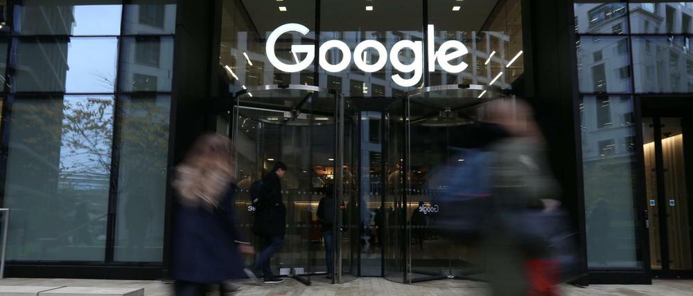 Google droht Ärger wegen der Übertragung von Standortdaten seiner Nutzer. 