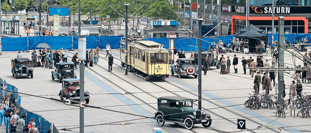 Filmstadt Berlin: Dreharbeiten für die TV-Serie "Babylon Berlin" im Sommer 2016 auf dem Alexanderplatz.