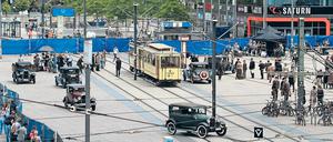 Filmstadt Berlin: Dreharbeiten für die TV-Serie "Babylon Berlin" im Sommer 2016 auf dem Alexanderplatz.