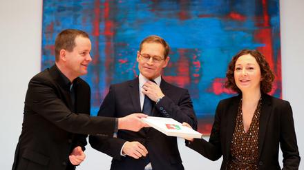 Berlins Regierender Bürgermeister Michael Müller (SPD, Mitte), Kultursenator Klaus Lederer (Linke) und Wirtschaftssenatorin Ramona Pop (Grüne).