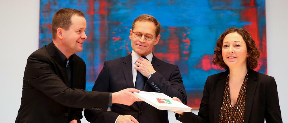Berlins Regierender Bürgermeister Michael Müller (SPD, Mitte), Kultursenator Klaus Lederer (Linke) und Wirtschaftssenatorin Ramona Pop (Grüne).