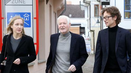 Anton Schlecker (2.v.l) mit seinen Kindern Meike und Lars in Ehingen (Baden-Württemberg). Rechts im Bild: Ehefrau Christa.