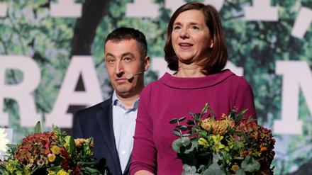Blumen für die Spitzenkandidierenden: Cem Özdemir und Katrin Göring-Eckardt.