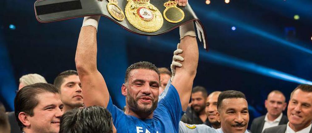 Schönes Ding. Manuel Charr und sein WM-Gürtel.