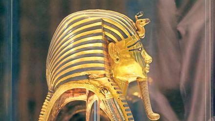 Die Maske des ägyptischen Königs Tutanchamun, neben dessen Grab im Tal der Könige in Amarna ein weiteres vermutet wird. 