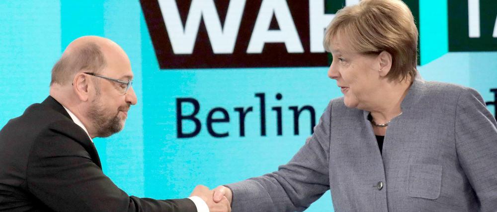 Bundeskanzlerin Angela Merkel (CDU) und SPD-Chef Martin Schulz am Abend der Bundestagswahl
