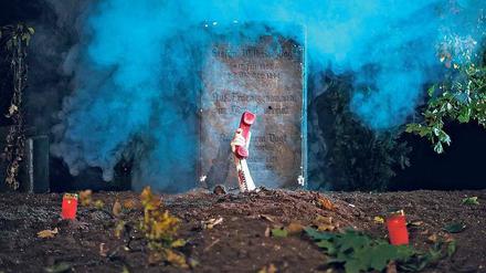 Anruf aus der Vergangenheit. Die Leidensgeschichten ehemaliger Mieter sollen ihre Ex-Vermieter erschrecken, die sie aus ihren Wohnungen vertrieben haben.