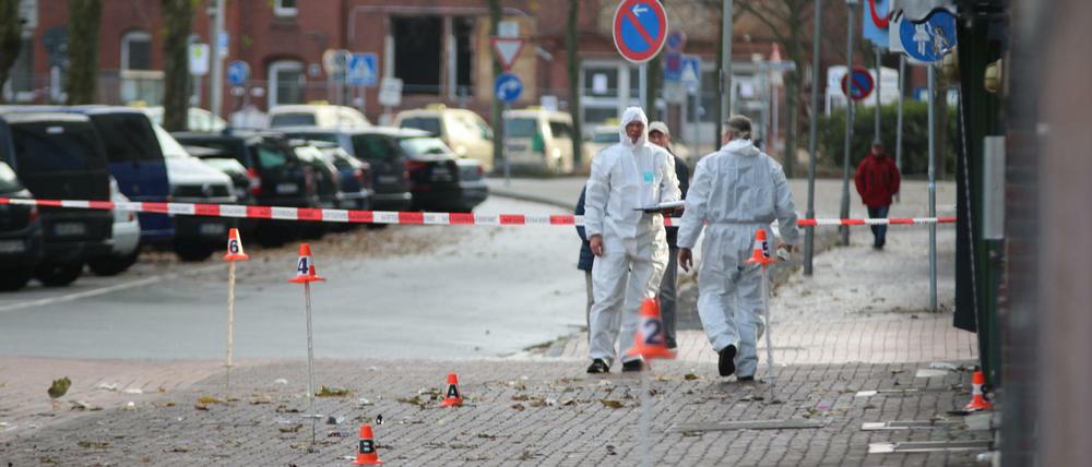 Forensiker untersuchen den Tatort in Cuxhaven.