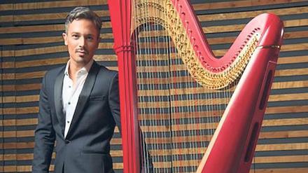 Virtuose an der Harfe. Emmanuel Ceysson und sein Instrument.