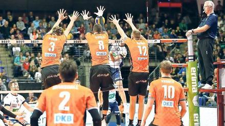 Da muss mehr kommen. Bei den BR Volleys hakt es derzeit in vielen Bereichen. 