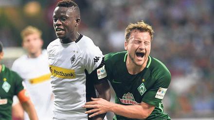 Denis Zakaria (l.) ist im Zweikampf kaum zu schlagen.