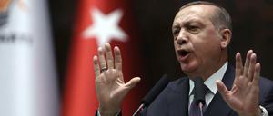 Der türkische Präsident Recep Tayyip Erdogan Ende November.2017 im Parlament in Ankara (Türkei). 