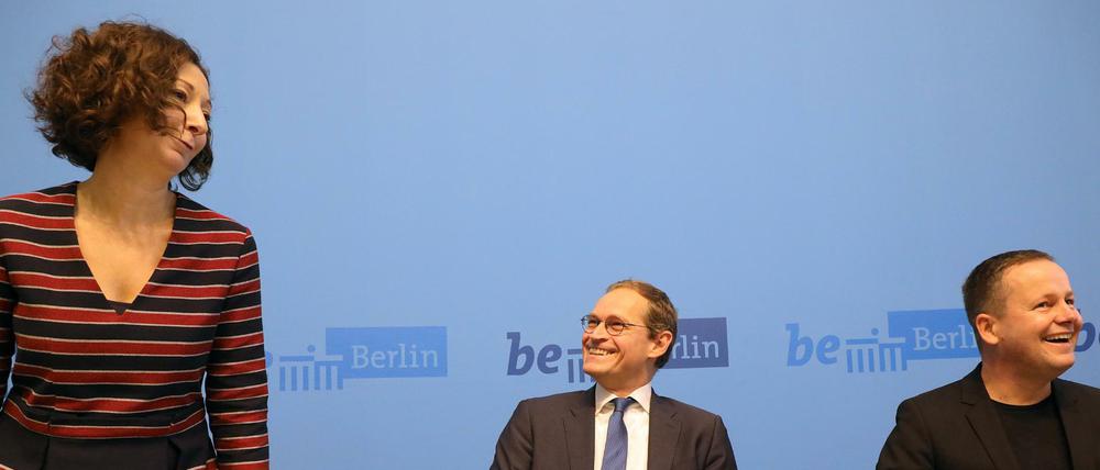 Gute Laune: Die Senatoren Ramona Pop (Grüne), Michael Müller (SPD) und Klaus Lederer (Linke) bei der Jahreskonferenz. 