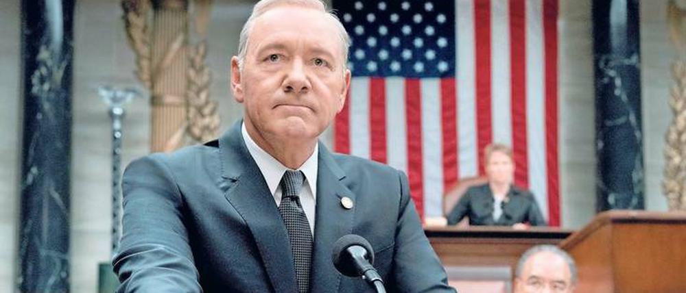 Die Autoren von "House of Cards" stehen vor der schwierigen Ausgabe, Frank Underwood aka Kevin Spacey aus der Serie rauszuschreiben.