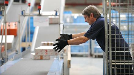 Die Logistik ist eine Branche, in der Helferjobs am meisten gefährdet sind.