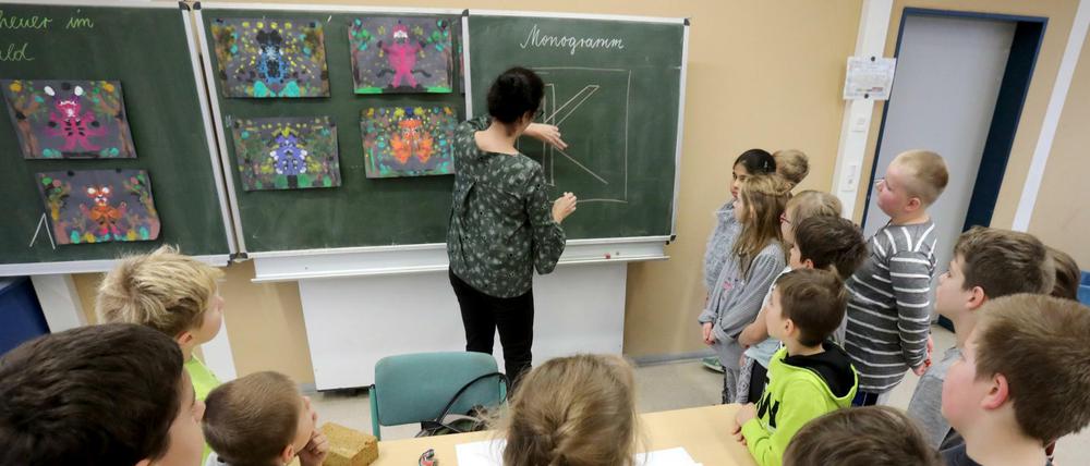 An Berlins Grundschulen werden die Pädagogen knapp. Das liegt auch an der Bezahlung.