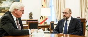Bundespräsident Frank-Walter Steinmeier redet SPD-Chef Martin Schulz ins Gewissen. 