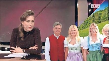 Das ist nicht die „heute-show“. „Abendshow“-Moderatorin Britta Steffenhagen (links) lästert über Siemens-Chef Joe Kaeser.
