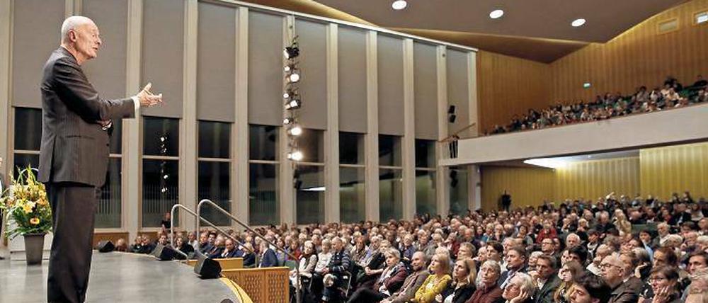 Mahner vor vollen Rängen: Hans Joachim Schellnhuber gab Einblicke in die Erkenntnisse zum Klimawandel.