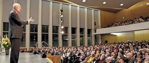 Mahner vor vollen Rängen: Hans Joachim Schellnhuber gab Einblicke in die Erkenntnisse zum Klimawandel. 